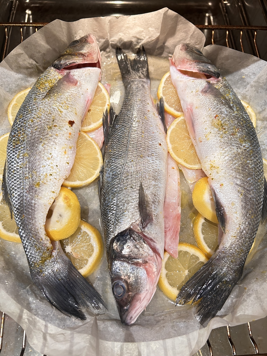 Печен лаврак с домашни пържени картофки