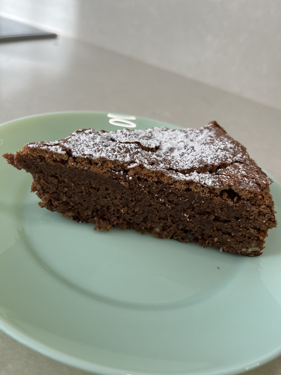 Шоколадово-орехов сладкиш без брашно (и без глутен)