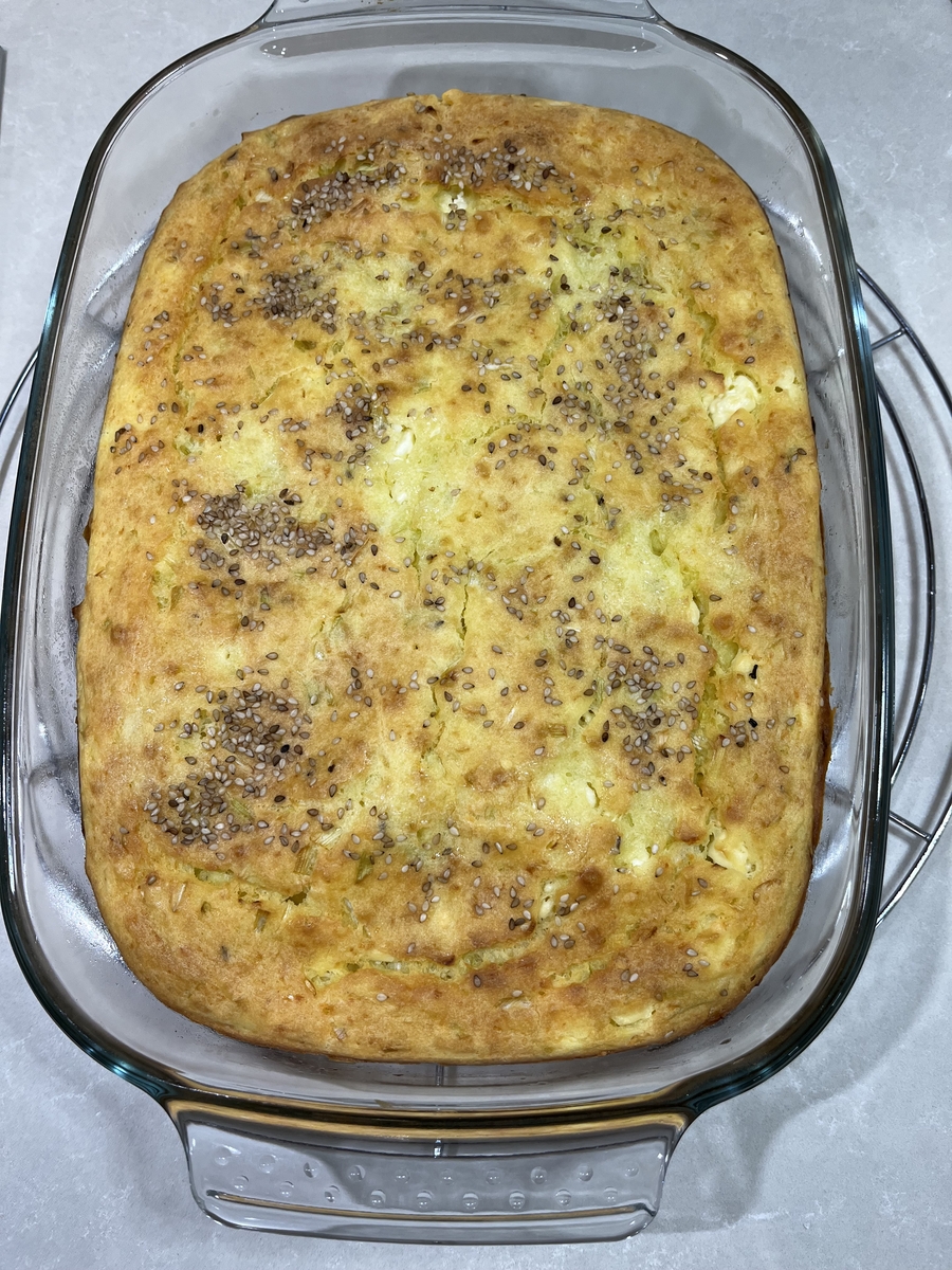 Снимка на Просеник - безглутенова питка с царевично брашно, сирене и праз