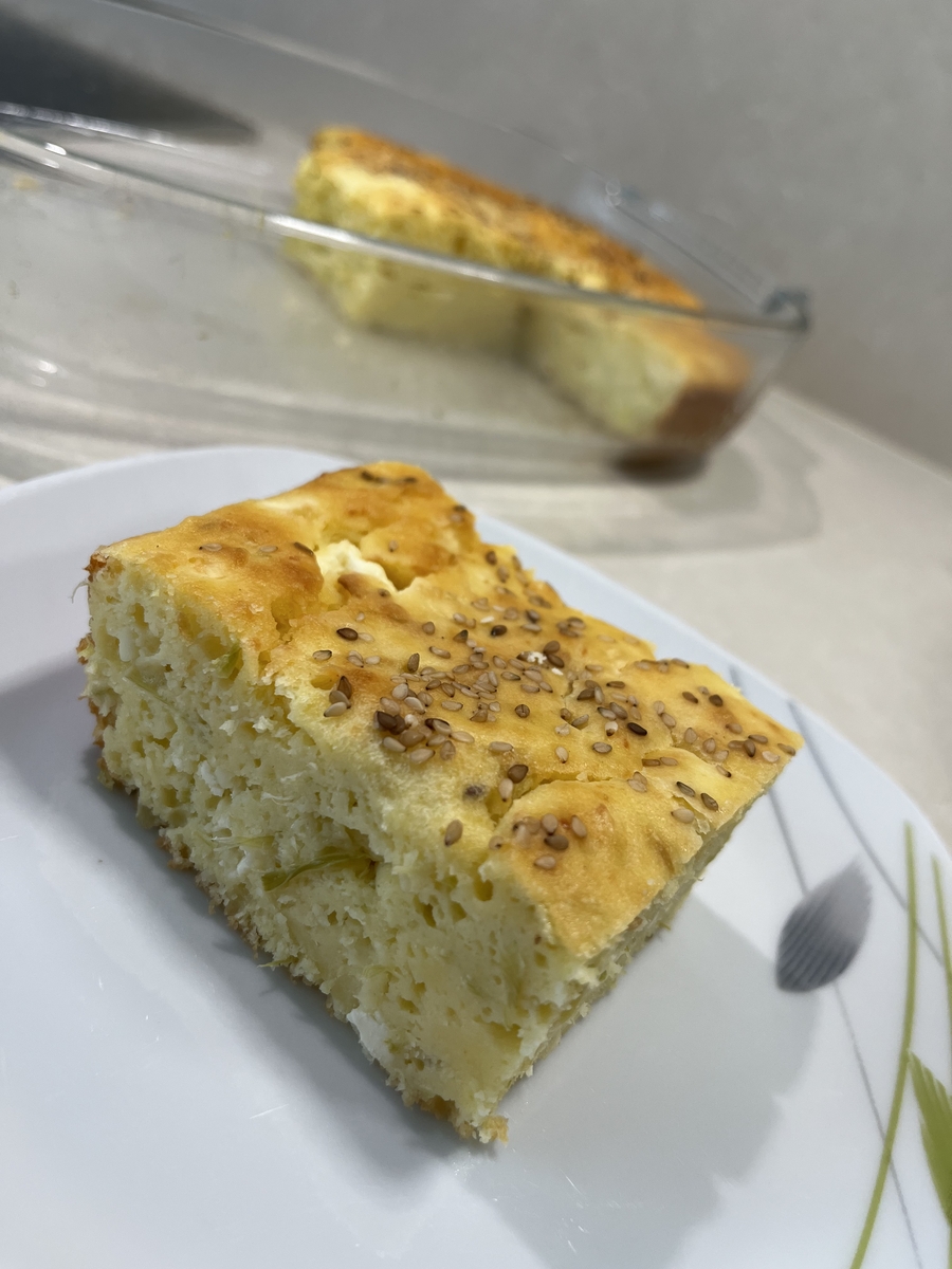 Просеник - безглутенова питка с царевично брашно, сирене и праз