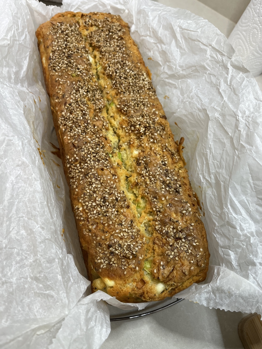 Снимка на Най-вкусният безглутенов солен кекс (с праз, сирене и заквасена сметана)