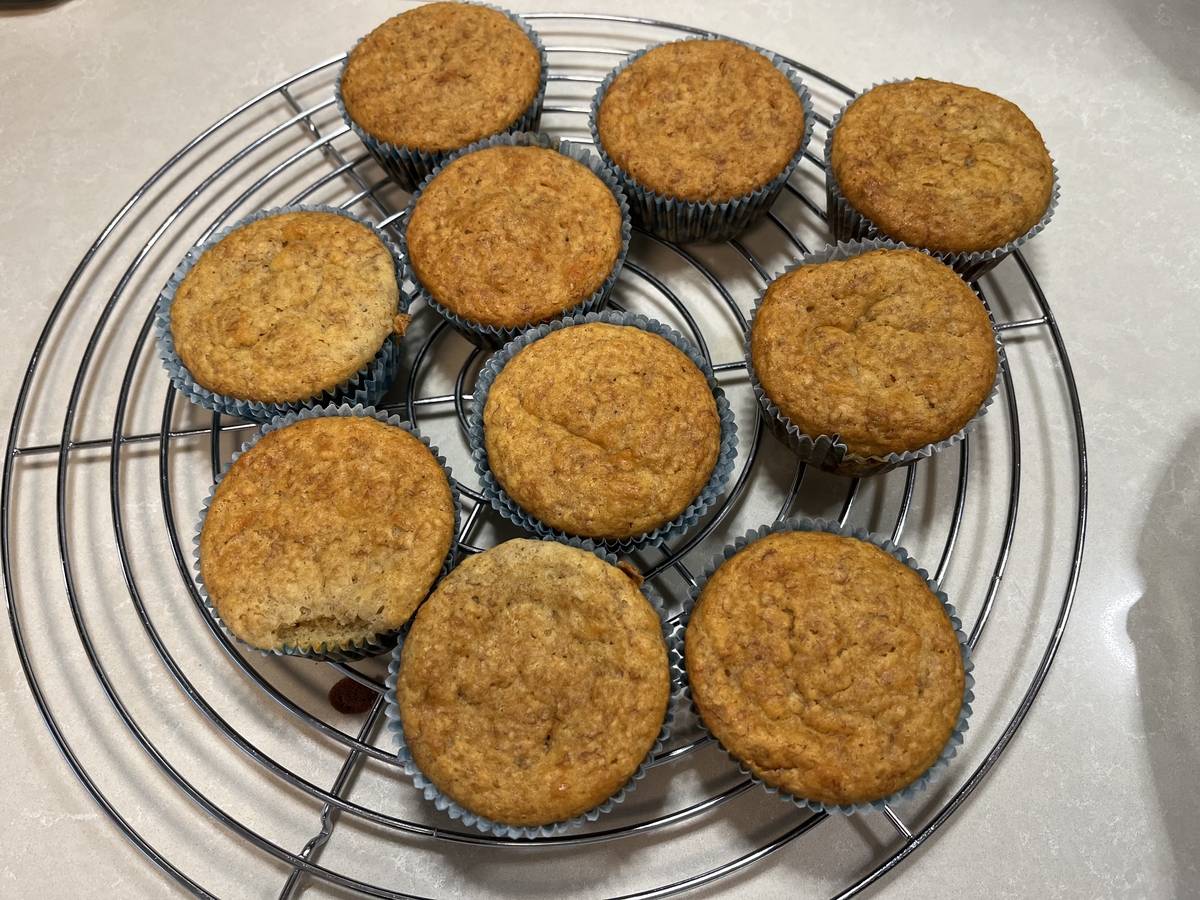 Снимка на Детски безглутенови мъфини с банан, кленов сироп и стафиди