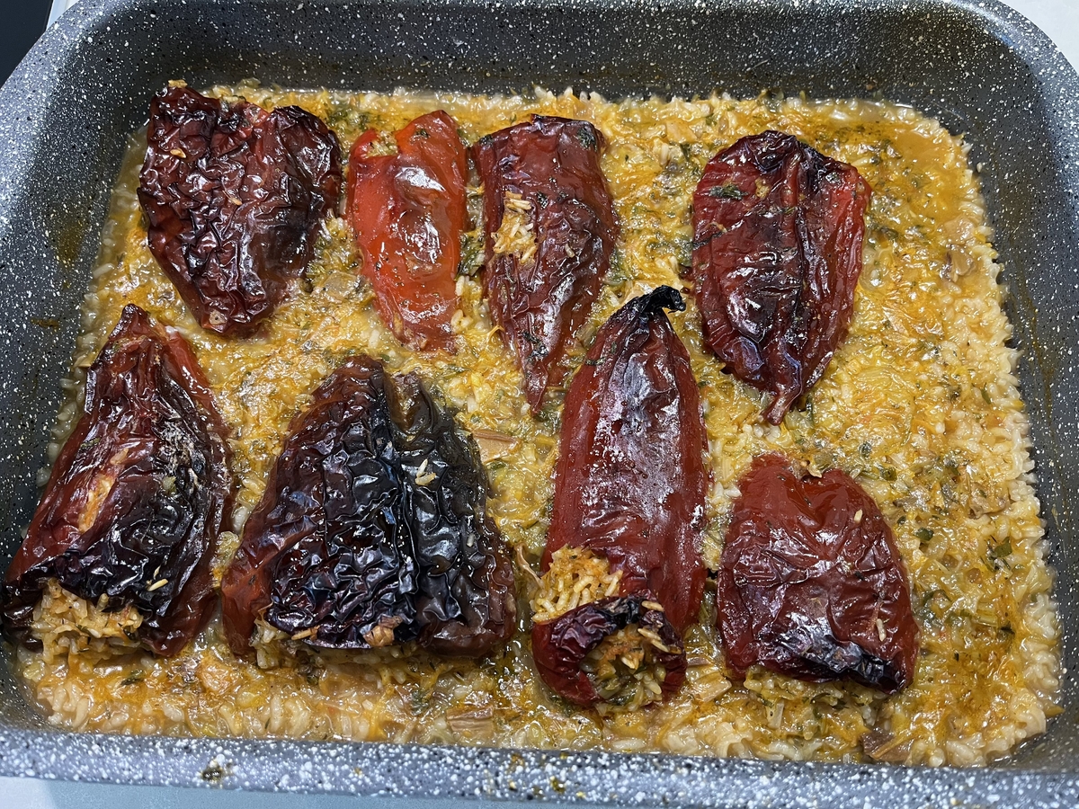 Пълнени сушени чушки с ориз и праз